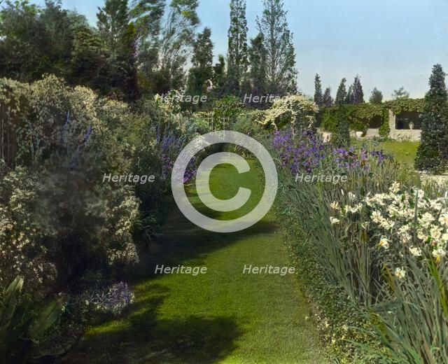 "Beacon Hill House," Arthur Curtiss James house, Beacon Hill Road, Newport, Rhode Island, 1917. Creator: Frances Benjamin Johnston.