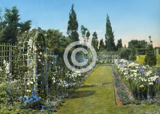 "Beacon Hill House," Arthur Curtiss James house, Beacon Hill Road, Newport, Rhode Island, 1917. Creator: Frances Benjamin Johnston.