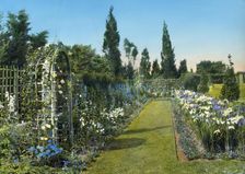 "Beacon Hill House," Arthur Curtiss James house, Beacon Hill Road, Newport, Rhode Island, 1917. Creator: Frances Benjamin Johnston