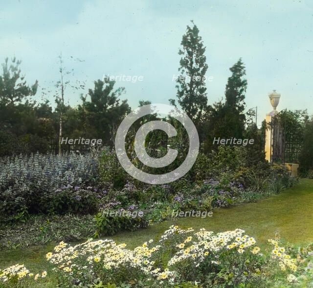 "Beacon Hill House," Arthur Curtiss James house, Beacon Hill Road, Newport, Rhode Island, 1917. Creator: Frances Benjamin Johnston.