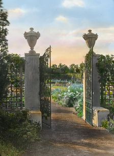 "Beacon Hill House," Arthur Curtiss James house, Beacon Hill Road, Newport, Rhode Island, 1917. Creator: Frances Benjamin Johnston