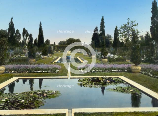 "Beacon Hill House," Arthur Curtiss James house, Beacon Hill Road, Newport, Rhode Island, 1917. Creator: Frances Benjamin Johnston.