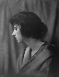 Beach, Mrs., portrait photograph, 1915 Dec. or 1916 Jan. Creator: Arnold Genthe