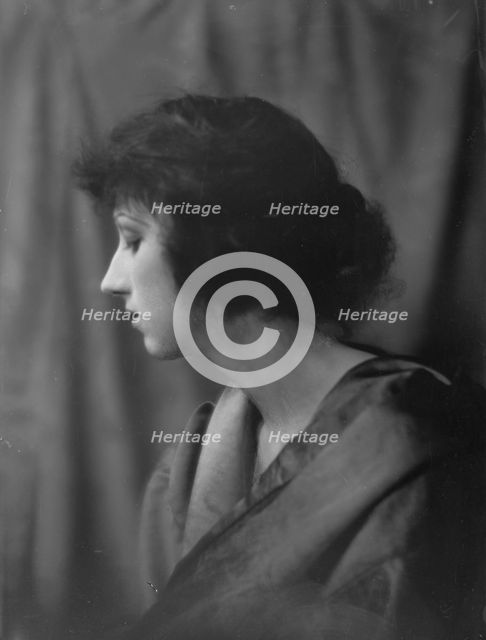 Beach, Mrs., portrait photograph, 1915 Dec. or 1916 Jan. Creator: Arnold Genthe.