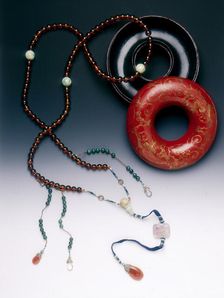 Bead box and Mandarin's Court necklace, Qing dynasty, China, 19th century
