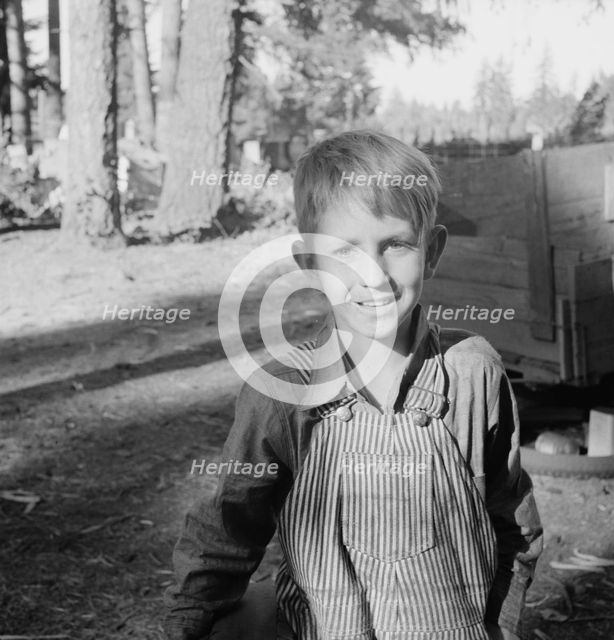 Bean picker's child, near West Stayton, Marion County, Oregon, 1939. Creator: Dorothea Lange.