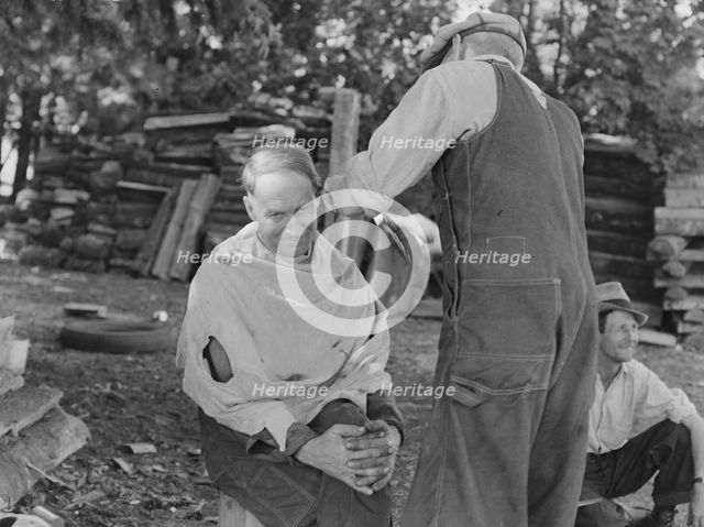Bean pickers barbering each other, near West Staten, Marion County, Oregon, 1939. Creator: Dorothea Lange.