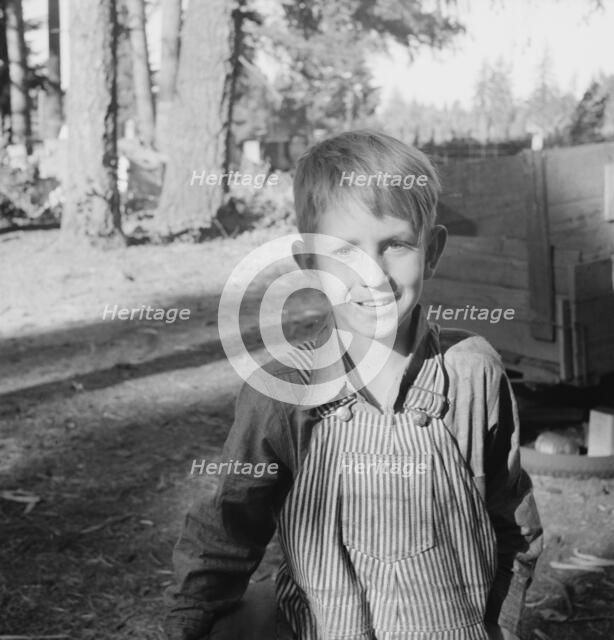 Bean picker's child, near West Stayton, Marion County, Oregon, 1939. Creator: Dorothea Lange.