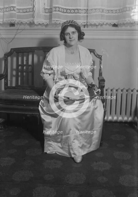 Beatrice Harrison, between c1915 and c1920. Creator: Bain News Service.