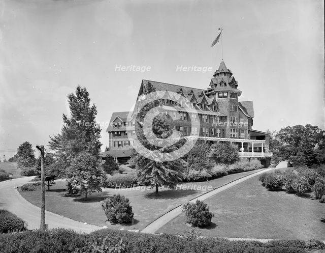 Beautiful Edgewood Inn, Greenwich, Conn., between 1905 and 1915. Creator: Unknown.