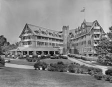 Beautiful Edgewood Inn, Greenwich, Conn., between 1905 and 1915. Creator: Unknown