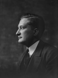 Beck, Charles, Mr., portrait photograph, 1915 Dec. or 1916 Jan. Creator: Arnold Genthe