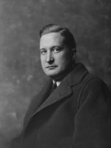 Beck, Charles, Mr., portrait photograph, 1915 Dec. or 1916 Jan. Creator: Arnold Genthe