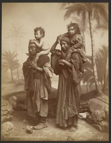 Bedouines portant leurs enfants, 1867-1870. Creator: Felix Bonfils