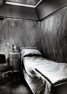 Bedroom cabin in an Italian sleeper carriage, 1950