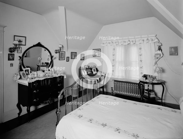 Bedroom, residence of Mr. Fair, 40 Putnam Avenue, Detroit, Mich., between 1905 and 1915. Creator: Unknown.