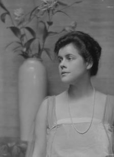 Beecher, Janet, Miss, portrait photograph, 1915 Mar. 1. Creator: Arnold Genthe