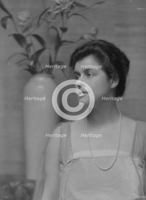 Beecher, Janet, Miss, portrait photograph, 1915 Mar. 1. Creator: Arnold Genthe.