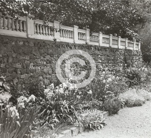 "Beechgate," Robert Carmer Hill house, Woodland Avenue, Englewood, New Jersey, 1918. Creator: Frances Benjamin Johnston.