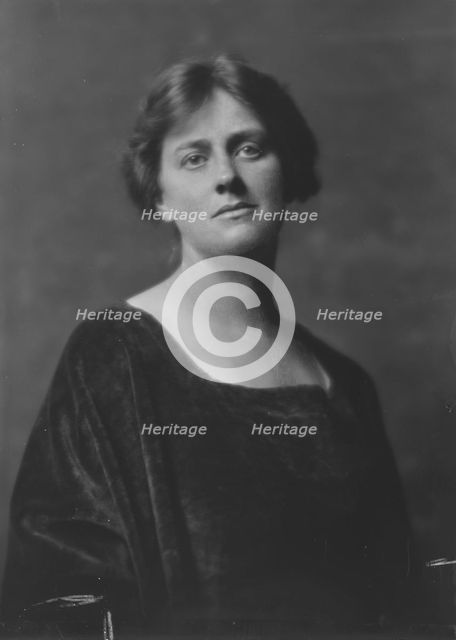 Beegle, Miss, portrait photograph, 1916. Creator: Arnold Genthe.