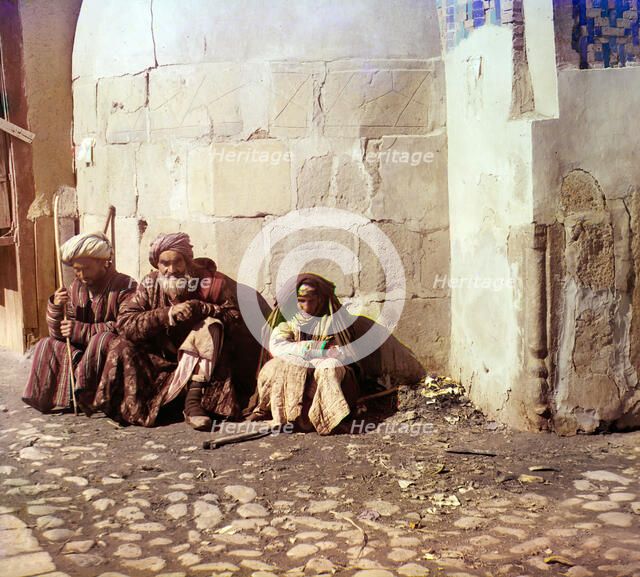 Beggars, Samarkand, between 1905 and 1915. Creator: Sergey Mikhaylovich Prokudin-Gorsky.