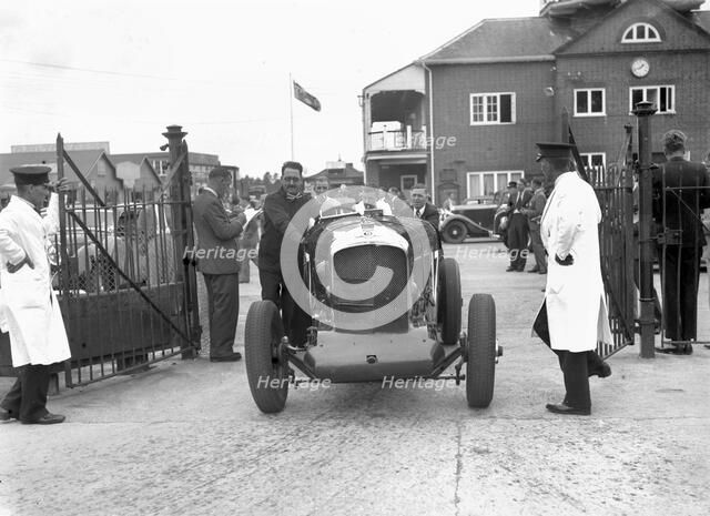 Bentley at Brooklands, 1938 or 1939. Artist: Bill Brunell.