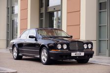 Bentley Continental 2001. Artist: Simon Clay