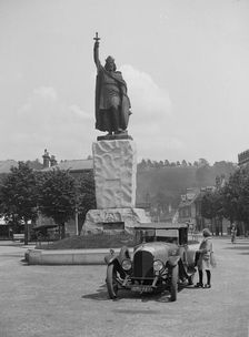 Bentley EXP3 in front of the statue of King Alfred, High Street, Winchester, Hampshire, c1920s. Artist: Bill Brunell