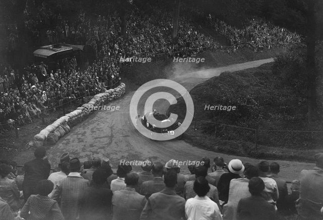 Bentley of Eddie Hall competing in the Shelsley Walsh Hillclimb, Worcestershire, 1935. Artist: Bill Brunell.