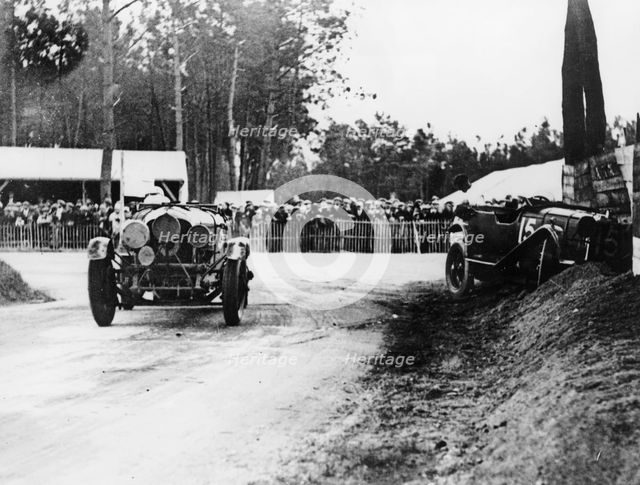 Bentley passing crashed Lagonda, Le Mans 24 Hours, 1928. Artist: Unknown
