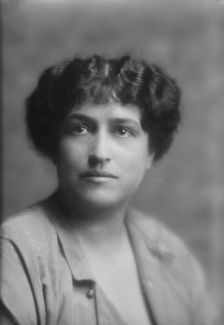 Bentley, Robert, Mrs., portrait photograph, 1915 Jan. 15. Creator: Arnold Genthe