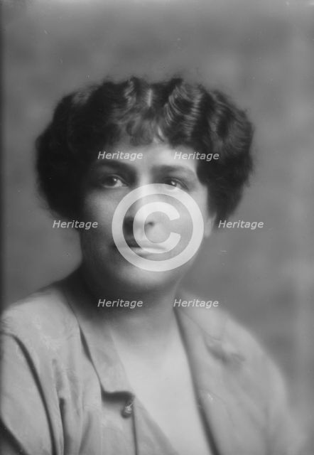 Bentley, Robert, Mrs., portrait photograph, 1915 Jan. 15. Creator: Arnold Genthe.