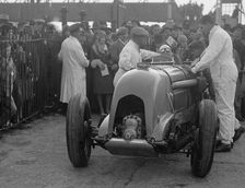 Bentley single-seater of Tim Birkin, winner of a race at a BARC meeting, Brooklands, 1930. Artist: Bill Brunell