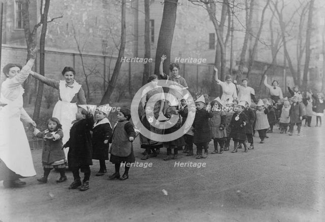 Berlin, Children of soldiers at front, between 1914 and c1915. Creator: Bain News Service.