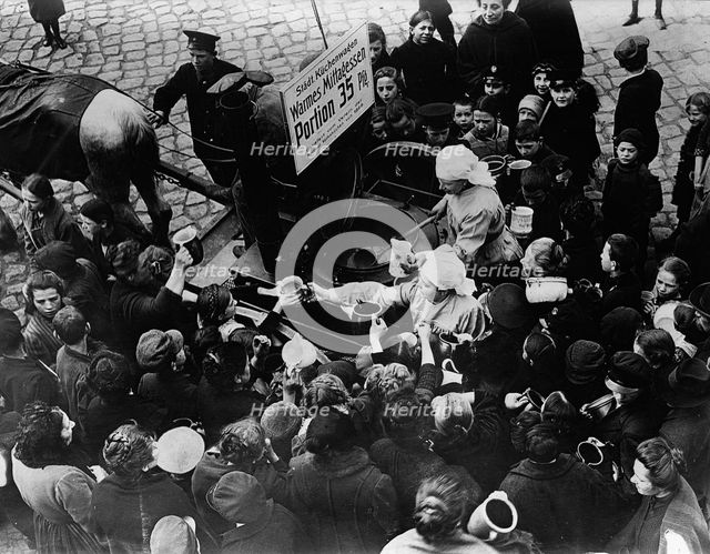 Berlin, goulash for 8 cents, 1916. Creator: Bain News Service.