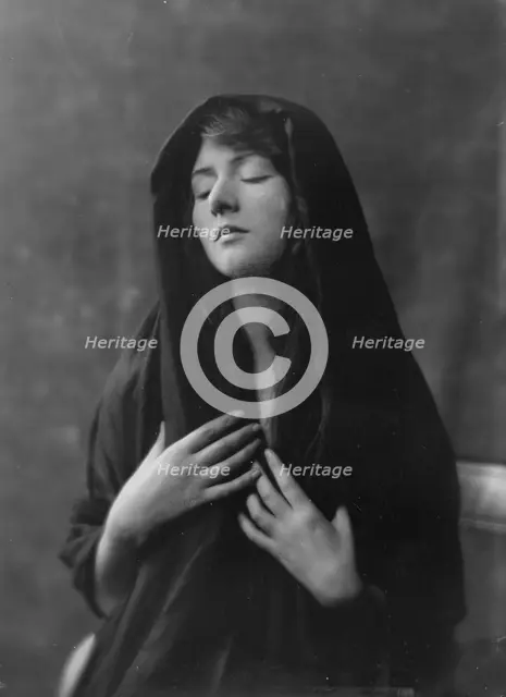 Bermicchi, Miss, portrait photograph, 1916. Creator: Arnold Genthe.