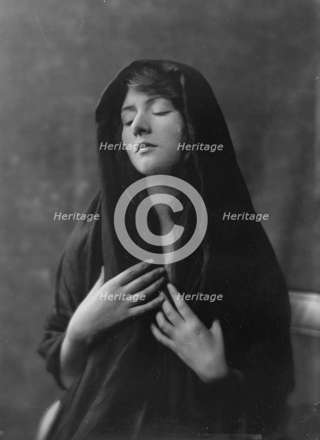 Bermicchi, Miss, portrait photograph, 1916. Creator: Arnold Genthe.