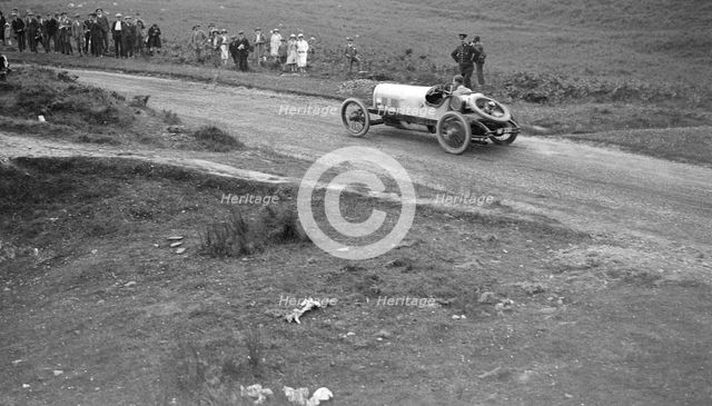 Bertie Kensington Moir's Bentley stripped 2-seater, Caerphilly Hillclimb, Wales, 1923. Artist: Bill Brunell.