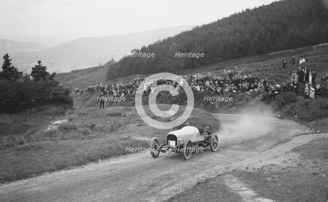 Bertie Kensington Moir's Bentley stripped 2-seater, Caerphilly Hillclimb, Wales, 1923. Artist: Bill Brunell.