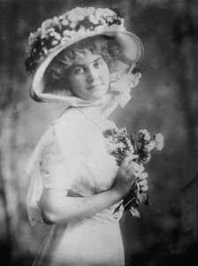 Bessie Yoakum, between c1910 and c1915. Creator: Bain News Service