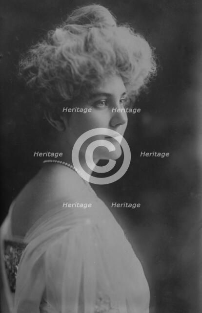 Bessie Yoakum, Mrs. F.R. Larkin, between c1910 and c1915. Creator: Bain News Service.
