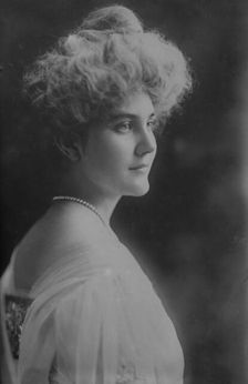Bessie Yoakum, Mrs. F.R. Larkin, between c1910 and c1915. Creator: Bain News Service