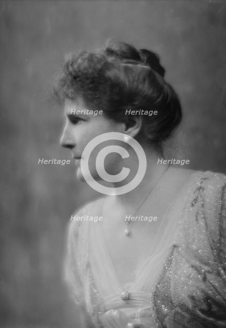 Bianchi, William, Mrs., portrait photograph, 1915 Dec. or 1916 Jan. Creator: Arnold Genthe.