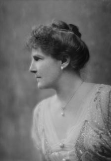 Bianchi, William, Mrs., portrait photograph, 1915 Dec. or 1916 Jan. Creator: Arnold Genthe