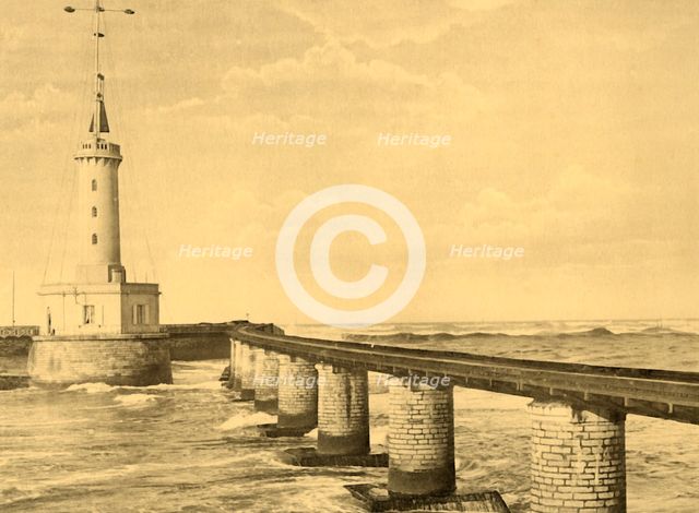 'Biarritz - La Barre de l'Adour a Bayonne, c1930. Creator: Unknown.