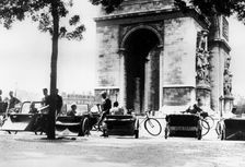 Bicycle taxis in the Place d'Etoile by the Arc de Triomphe, German-occupied Paris, August 1943