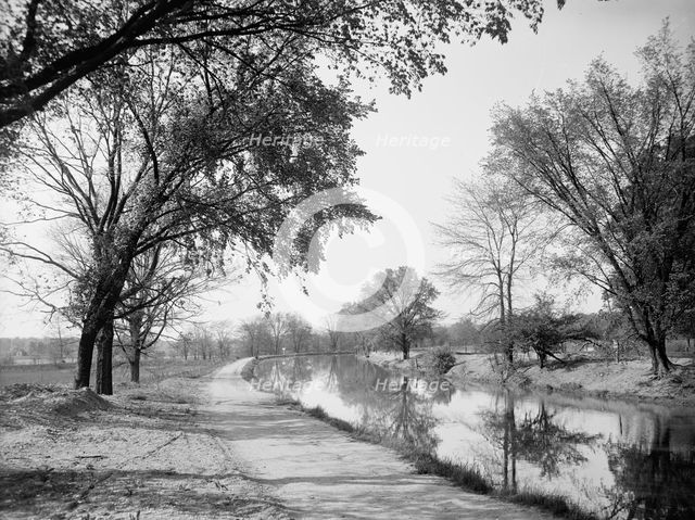 Bicycle path and canal, Indianapolis, Ind., between 1900 and 1910. Creator: Unknown.
