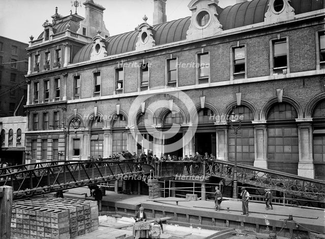 Billingsgate Market, London, c1905. Artist: Unknown