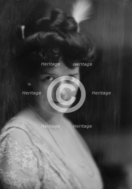 Birmingham, Lillian, Miss, portrait photograph, 1913 July 10. Creator: Arnold Genthe.