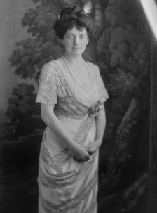 Birmingham, Lillian, Miss, portrait photograph, 1913 July 10. Creator: Arnold Genthe